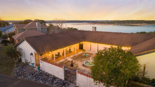 Hacienda Lake Lodge Home image 9